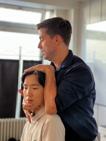 Démonstration de thérapie manuelle en kinésithérapie chez Kpten Formation