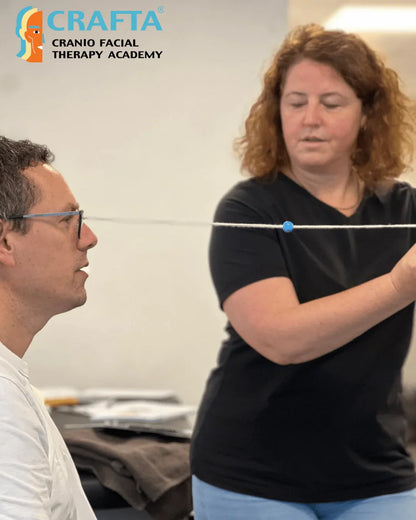 Formation kinésithérapie CRAFTa : exercice pratique thérapie manuelle crânio-faciale.