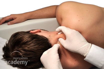Dry needling sur point trigger du cou par kinésithérapeute, formation Kpten