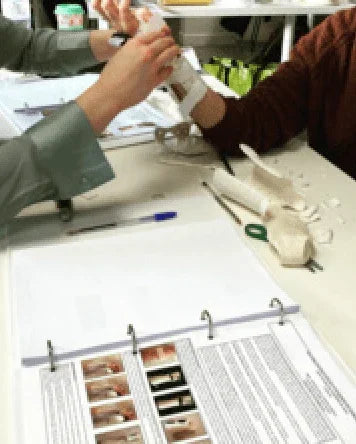 Atelier d’orthèses de la main en formation kinésithérapie chez Kpten Formation